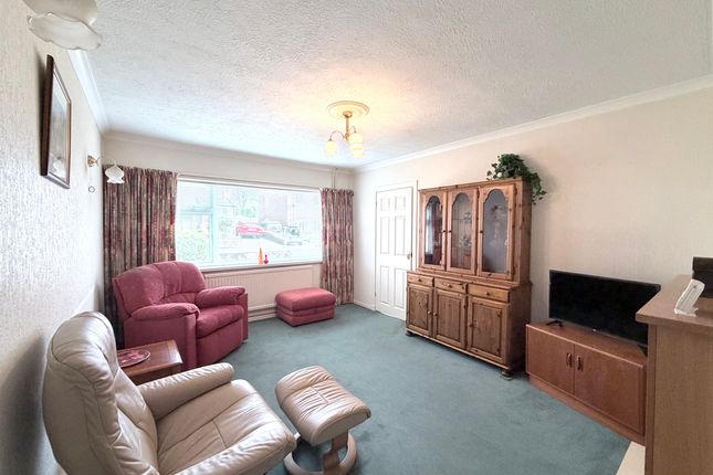 12 Oakfield Crescent, Pontypridd photo 3