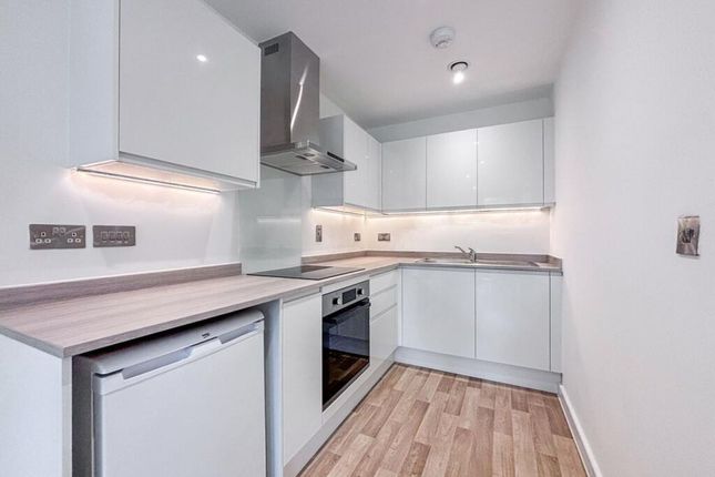 66 Rowe Court Grovelands Road, Reading photo 3