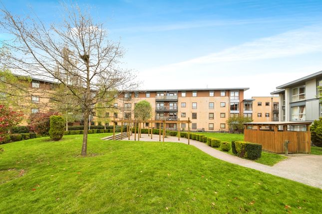 Flat for sale in Commonwealth Drive, Crawley