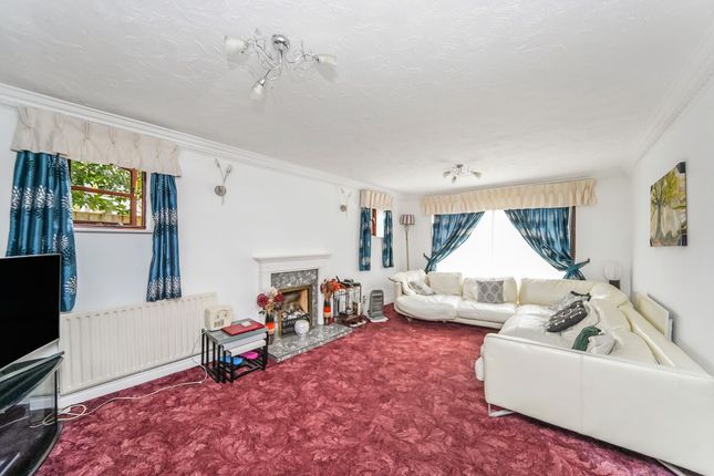 6 Hampton Gardens, Sawbridgeworth photo 3