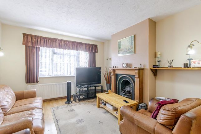 88, East Towers, Pinner photo 2