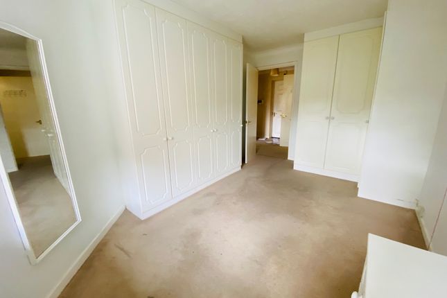 Flat for sale in 35 Junction Road, Romford, Essex