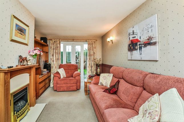 2, Honeybrook Close, CHIPPENHAM photo 3