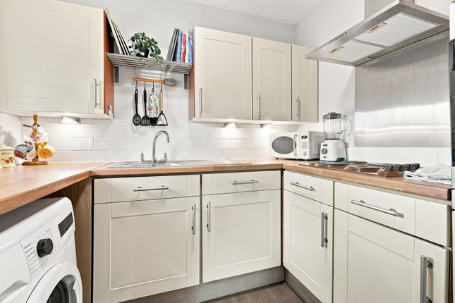 Flat 23, Oak Lodge, 56 Cambridge Road, Wanstead photo 3
