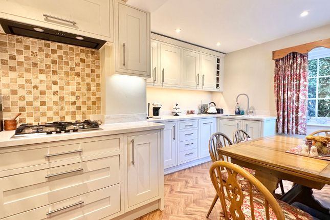 2 Kewhurst Manor Cottages, Little Common Road, Bexhill-on-Sea photo 2