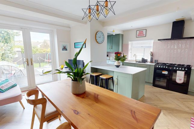 10, Newlands Grove, Halifax photo 3