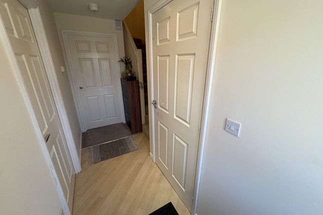 36, North Dene Park, Oldham photo 5