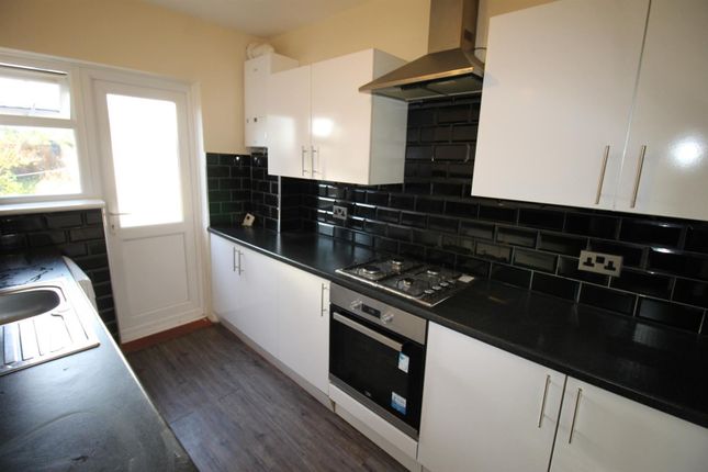 60a Hampshire Avenue, Slough, Berkshire photo 2