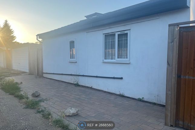 1-bed house on Broxbourne, £1,600/mo