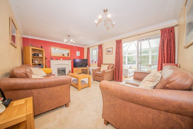 32, Damson Crescent, Eastleigh photo 2