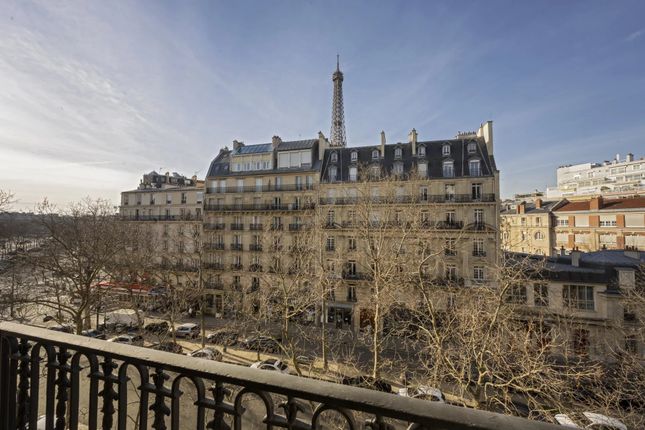 Thumbnail Apartment for sale in 7th (Invalides, Eiffel Tower, Orsay), Paris Left Bank (5th, 6th &amp; 7th ), Paris