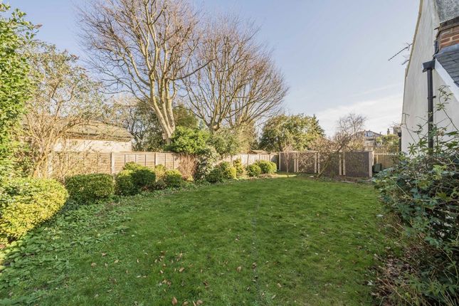 4, Langford Close, London photo 4