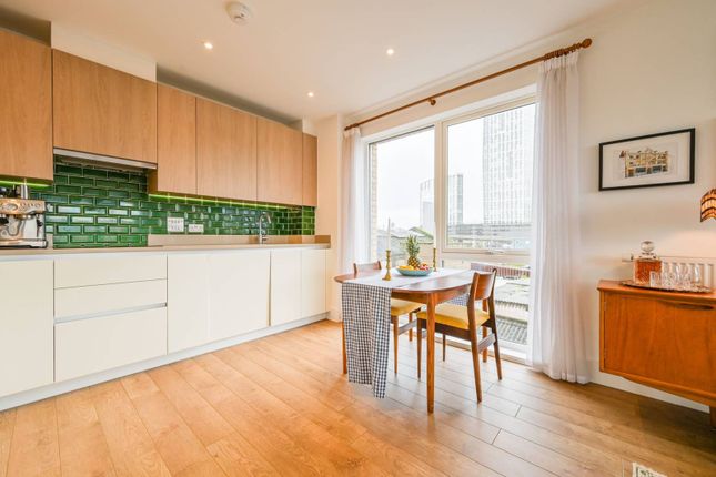 Thumbnail Flat for sale in Thorpe Court, Tower Hamlets, London