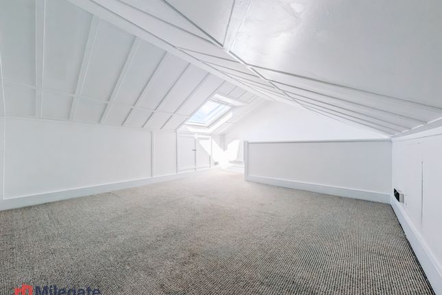 Flat 2 204, Portland Road, Greater London photo 3