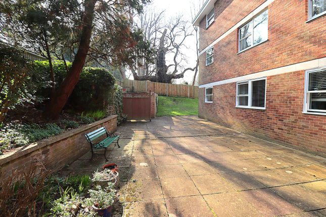 7, Rapallo Close, Farnborough photo 3