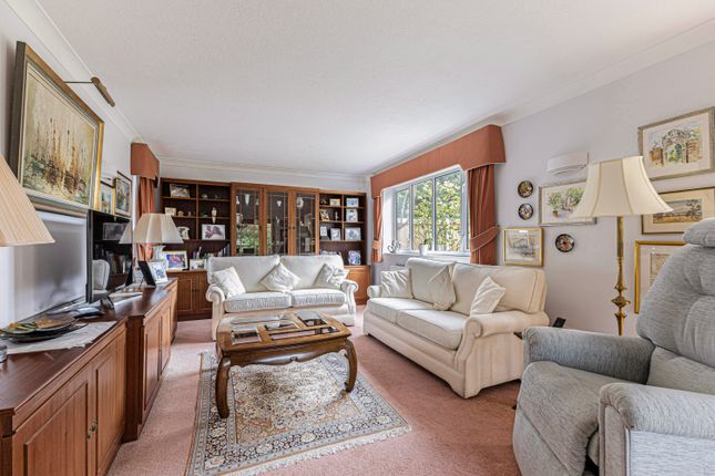 9, Carrington Square, Harrow photo 2
