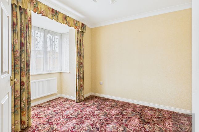 23, Barrington Way, Reading photo 3