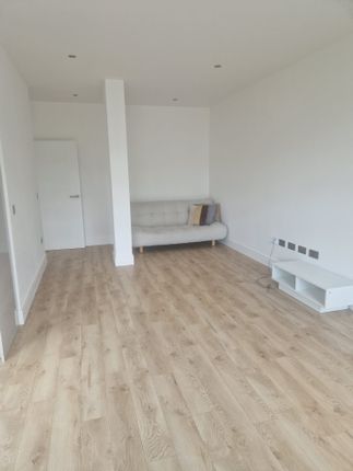 Duplex to rent in High Street, Orpington