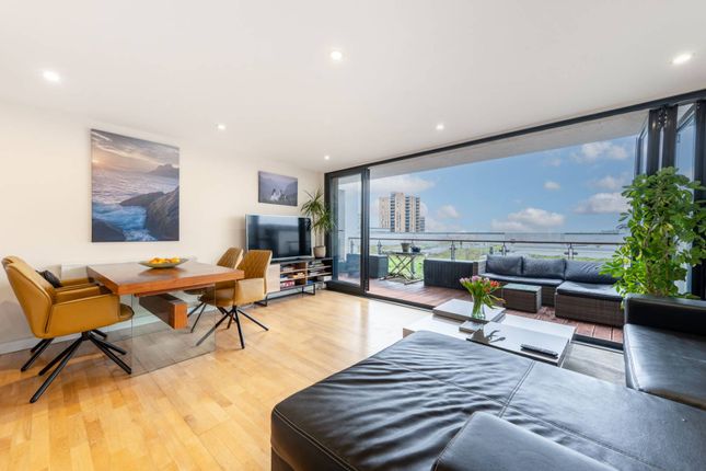 Flat for sale in Elm Road, Wembley