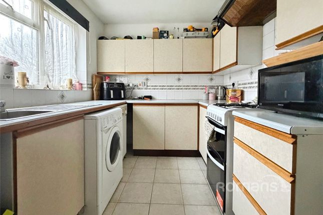 9, Tanglewood Close, Uxbridge photo 2