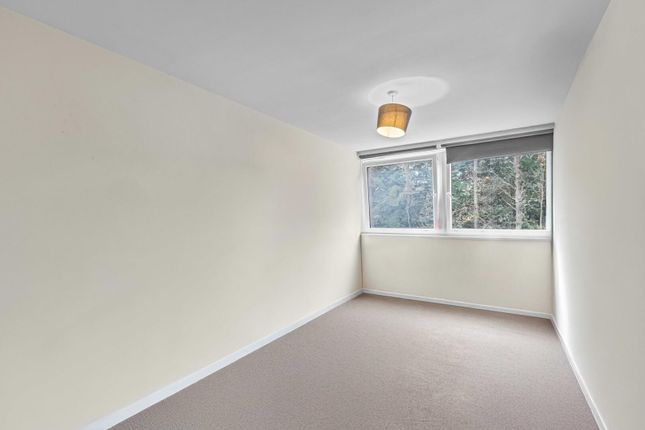 15, Maurice Court, Brentford photo 4