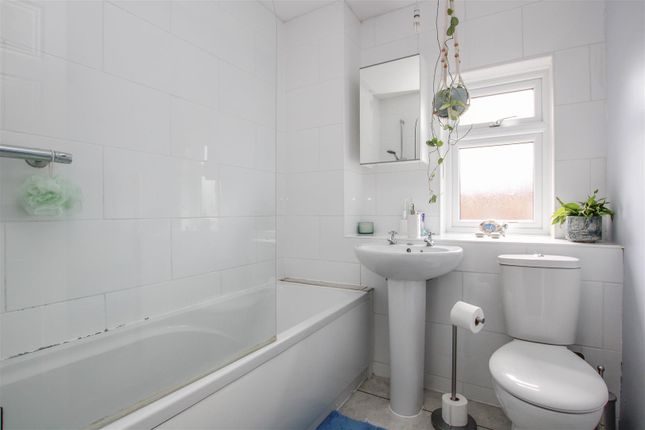 Flat for sale in Crescent Road, Warley, Brentwood