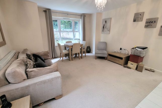 102, BUSHEY photo 3