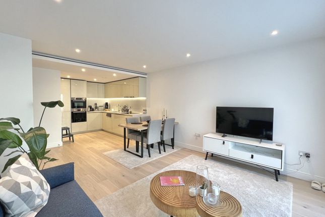 Thumbnail Flat to rent in Faulkner House, Fulham Reach