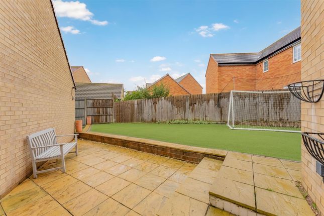 Clipson Close, Burton Latimer photo 2