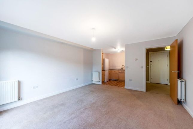 Flat for sale in Esparto Way, South Darenth, Kent