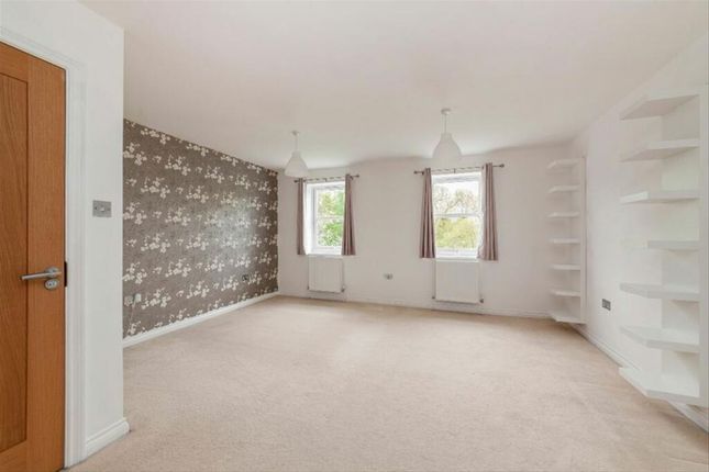 9, Brooklands Road, Weybridge photo 3