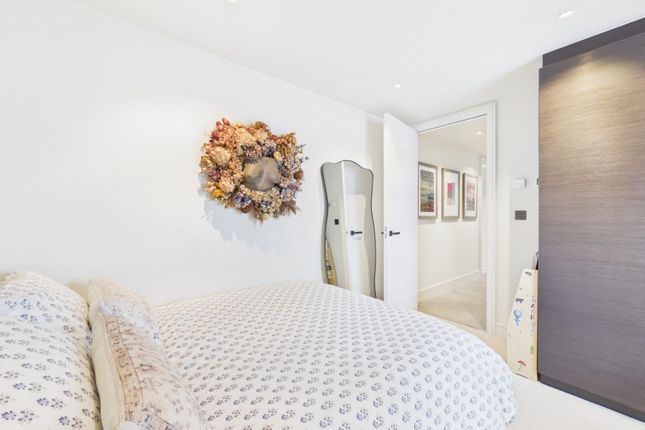 29 Titan Court 1, Flower Lane, London photo 2