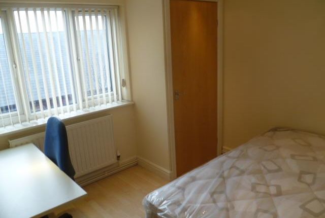 Flat 4, 3, Greenside Street, Manchester photo 4