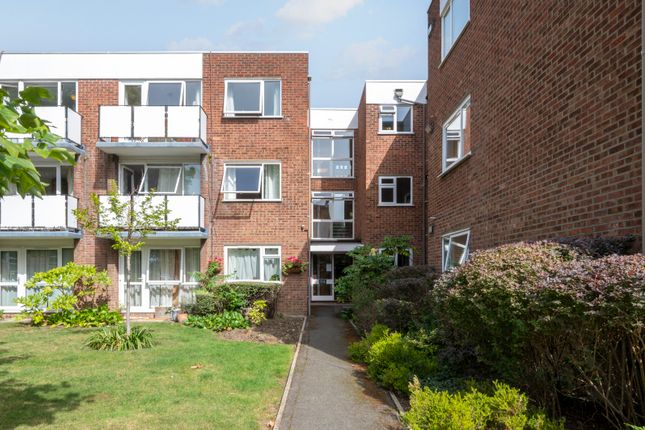 Thumbnail Flat to rent in Nutborn House, 10 Clifton Road, Wimbledon, London