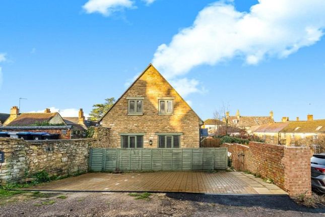 3-bed house on Victory Cottage, Hitchmans Mews, Chipping Norton, £2,000/mo
