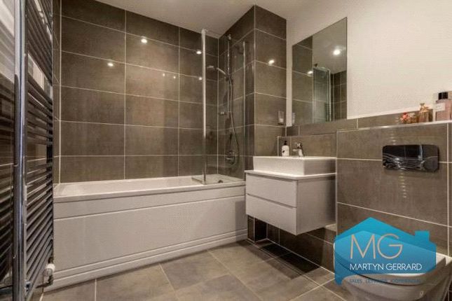 Flat for sale in Quayle Crescent, Whetstone, London