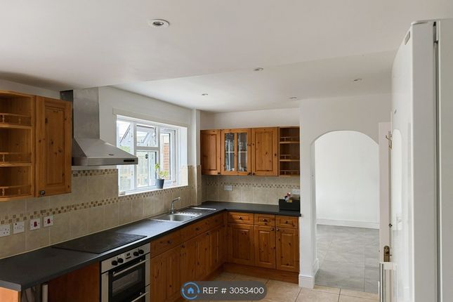 Wigmore Road, Tadley photo 3