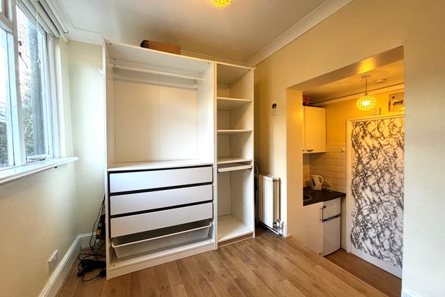 The Studio Flat, 165, Finborough Road, London photo 3