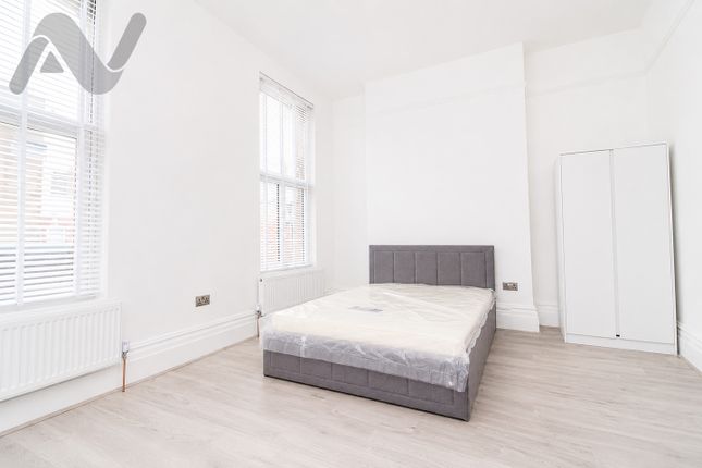 1, Stroud Green Road, London photo 4