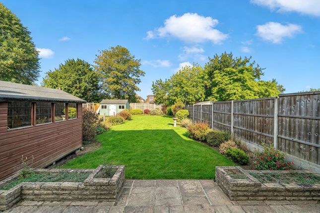 158, Woodham Lane, Surrey photo 4