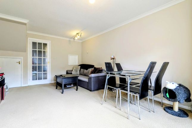 62, Montrose Close, Bordon photo 3