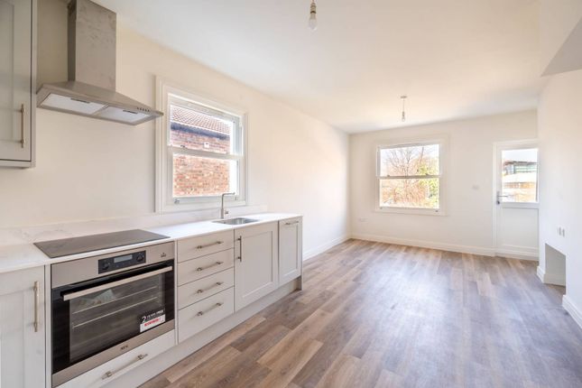 Thumbnail Flat to rent in Bickley Street, Tooting, London