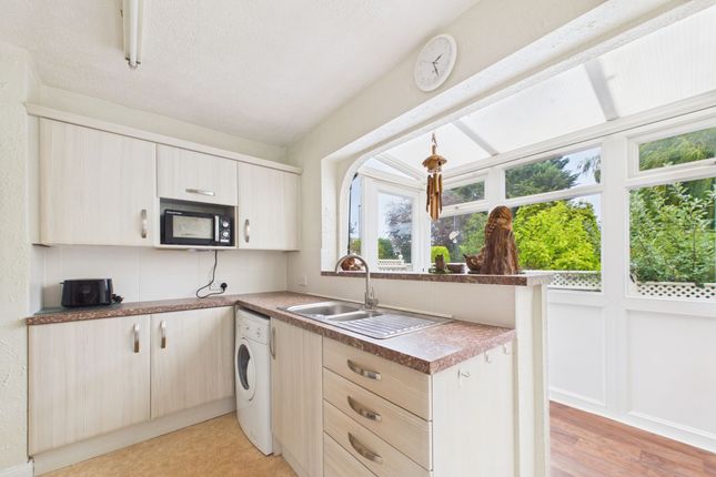 5 Robin Close, Towcester photo 4