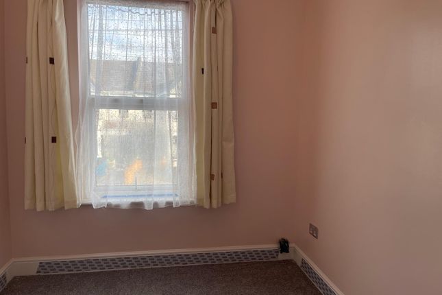 99A, Balfour Road, Ilford photo 4