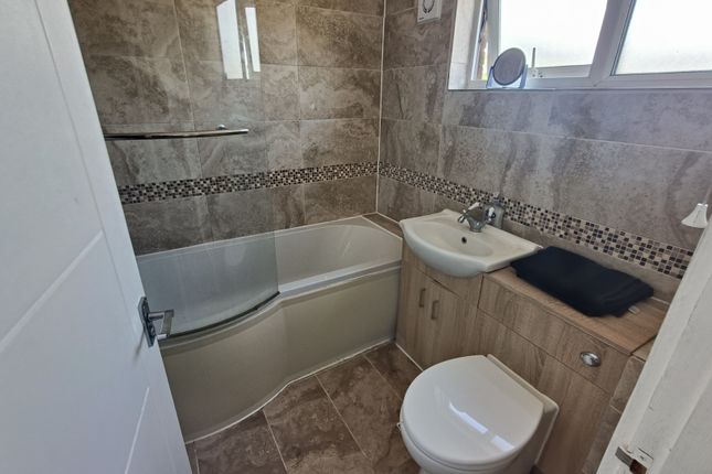 38, Highbrook, Corby photo 3