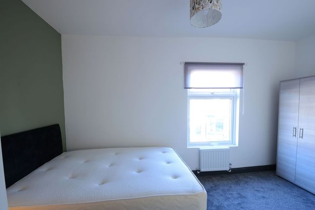 Room 4, 5 Montrose Street, Darlington photo 2