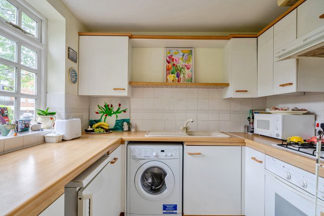 22, Hanson Close, Beckenham photo 4