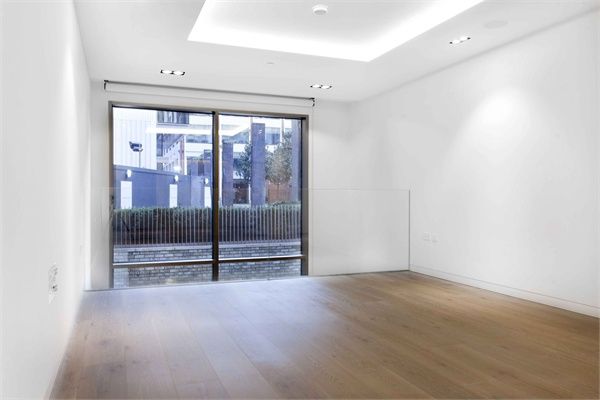 Flat to rent in 6 Pearson Square, Fitzroy Place, Mortimer Street, London