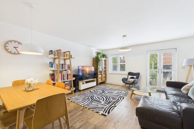 29, Highwood Crescent, Horsham photo 2