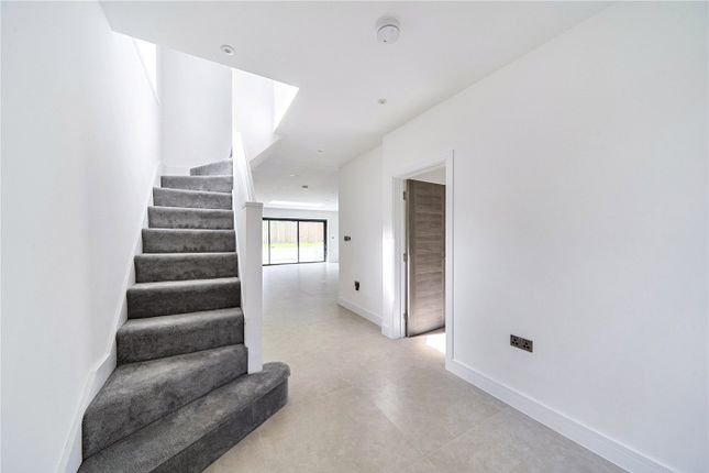 91, Highview Avenue, Edgware photo 2
